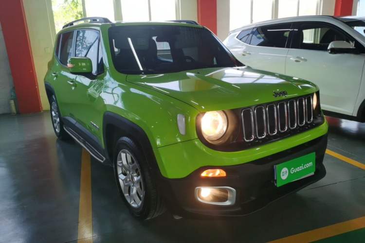 Used Jeep Renegade 2017 180T Automatic High-Energy Version Front Right 45 Deg
