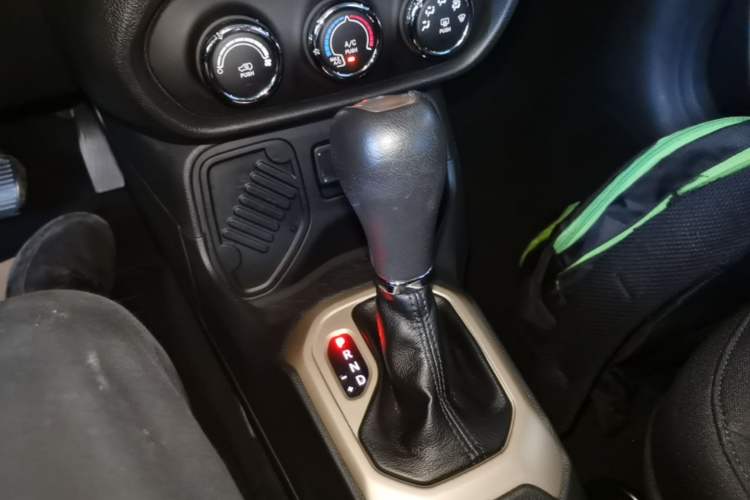 Used Jeep Renegade 2017 180T Automatic High-Energy Version Gear Lever