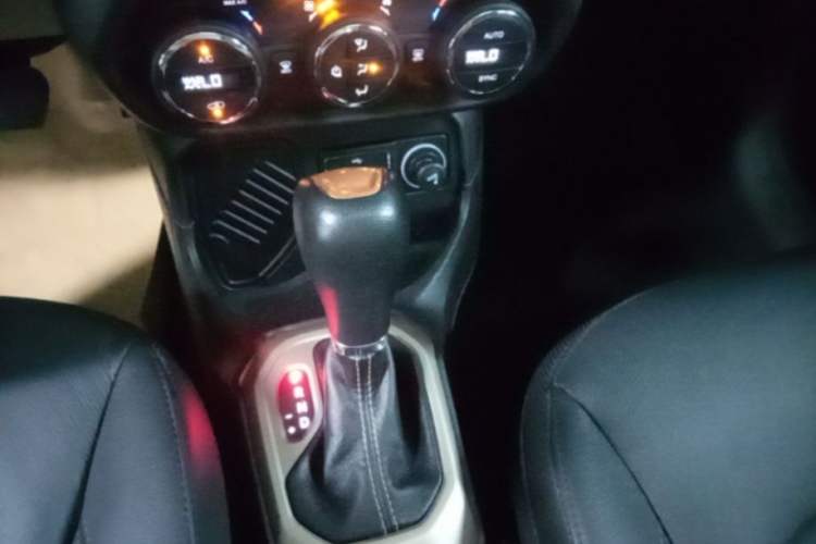 Used Jeep Renegade 2017 180T Automatic Smart Version Gear Lever