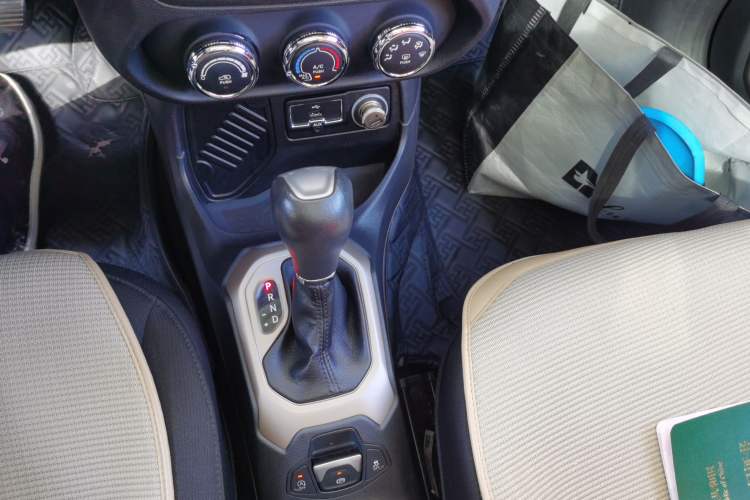 Used Jeep Renegade 2017 180T Automatic High-Energy Version Gear Lever