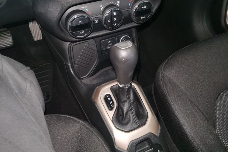 Used Jeep Renegade 2017 180T Automatic Jingneng Edition Gear Lever