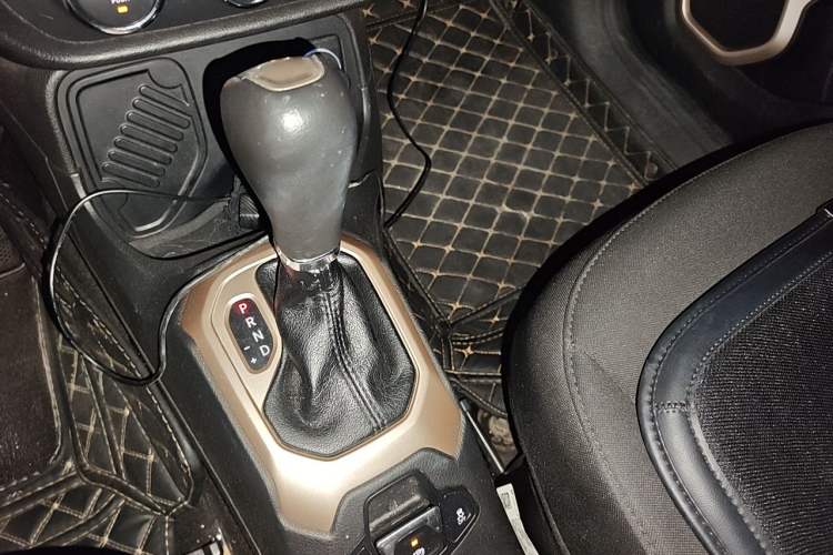 Used Jeep Renegade 2017 180T Automatic High-Energy Version Gear Lever