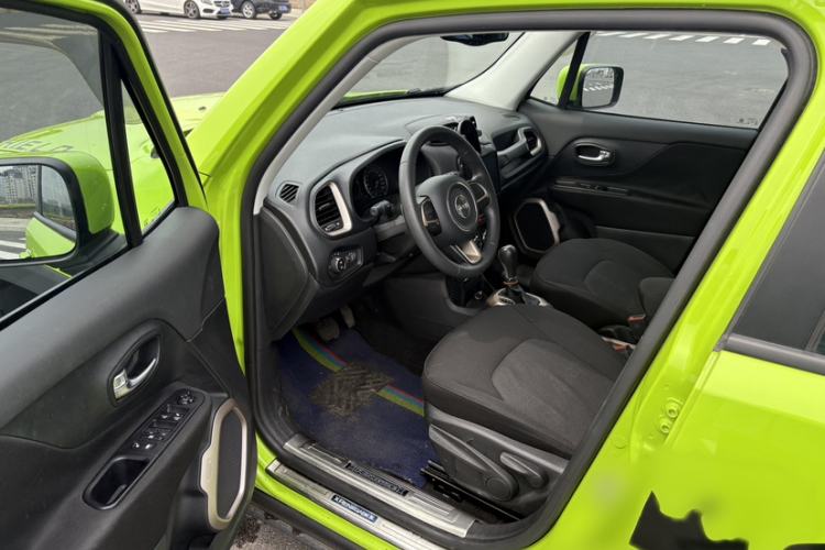 Used Jeep Renegade 2017 180T Automatic High-Energy Version Interior 2