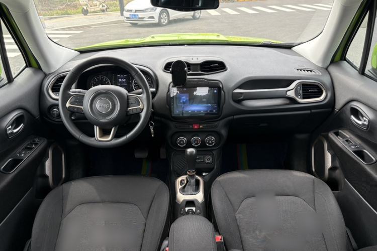 Used Jeep Renegade 2017 180T Automatic High-Energy Version Interior 3