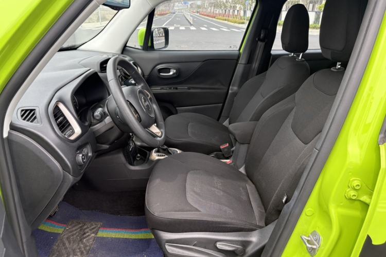 Used Jeep Renegade 2017 180T Automatic High-Energy Version Left Front Seat