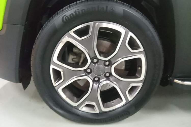 Used Jeep Renegade 2017 180T Automatic Smart Version Left Front Wheel Hub