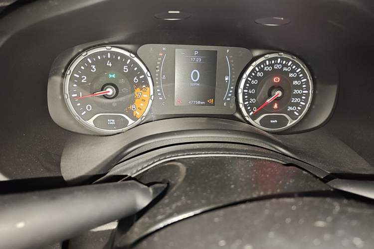 Used Jeep Renegade 2017 180T Automatic High-Energy Version Odometer Close Up
