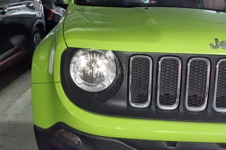 Used Jeep Renegade 2017 180T Automatic Kinetic Edition+ Right Front Headlight