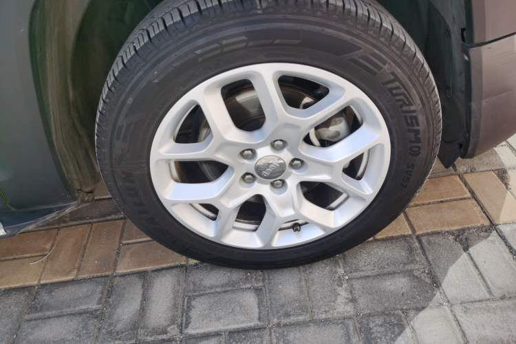 Used Jeep Renegade 2017 180T Automatic High-Energy Version Right Front Wheel Hub