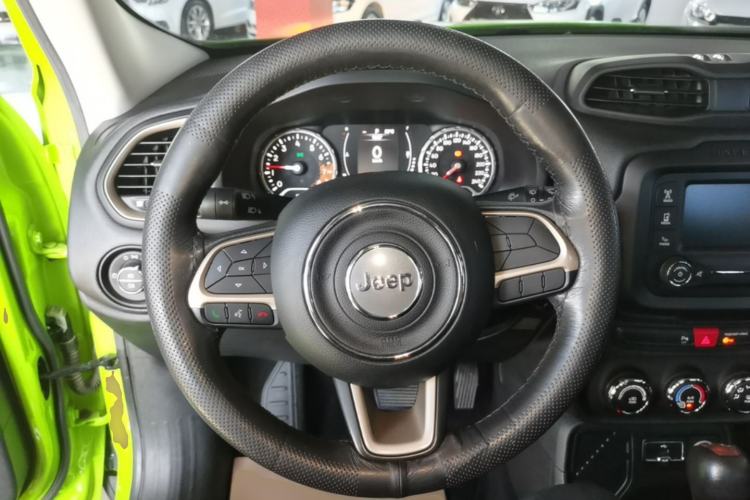 Used Jeep Renegade 2017 180T Automatic High-Energy Version Steering Wheel