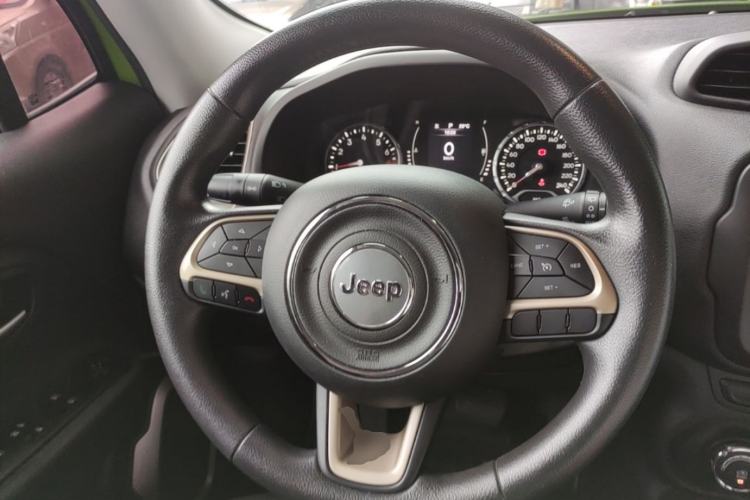 Used Jeep Renegade 2017 180T Automatic High-Energy Version Steering Wheel