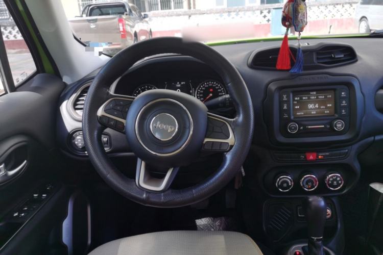 Used Jeep Renegade 2017 180T Automatic High-Energy Version Steering Wheel