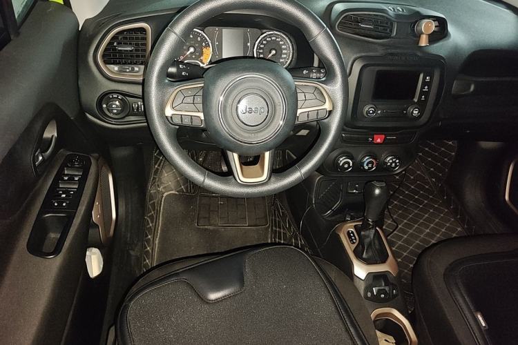 Used Jeep Renegade 2017 180T Automatic High-Energy Version Steering Wheel