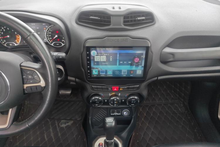 Used Jeep Renegade 2017 180T Automatic Smart Version Audio And AC Panel