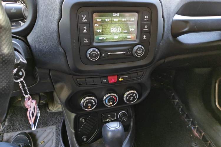 Used Jeep Renegade 2017 180T Automatic High-Energy Version Audio And AC Panel