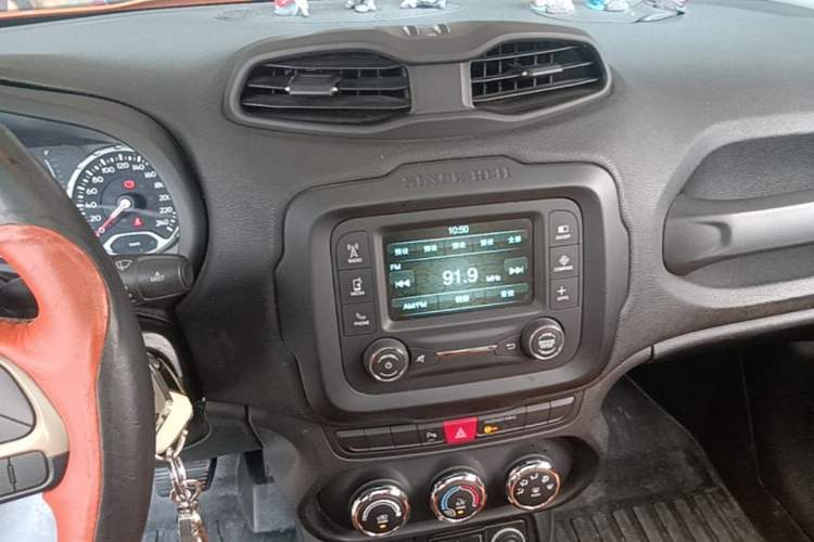 Used Jeep Renegade 2017 180T Automatic High-Energy Version Audio And AC Panel