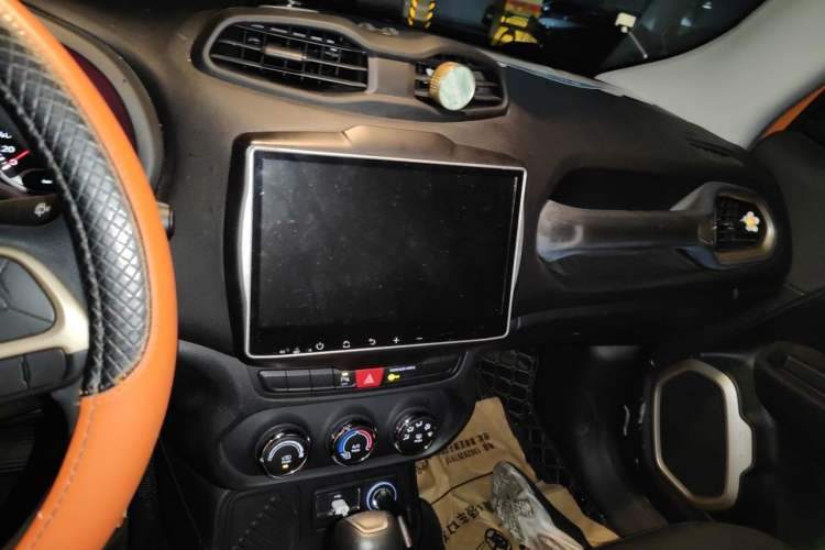 Used Jeep Renegade 2017 180T Automatic High-Energy Version Audio And AC Panel