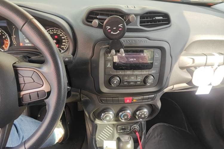 Used Jeep Renegade 2017 180T Automatic Kinetic Edition+ Audio And AC Panel