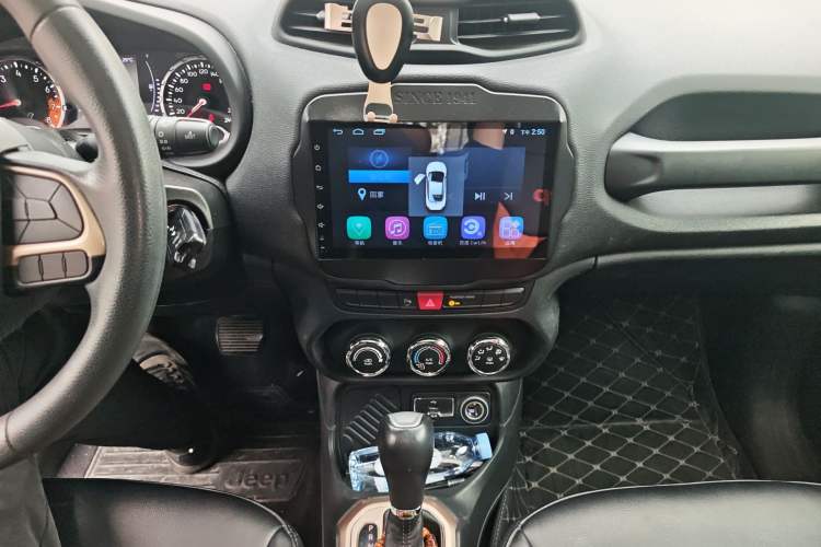 Used Jeep Renegade 2017 180T Automatic High-Energy Version Audio And AC Panel
