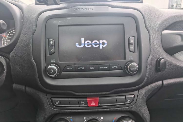 Used Jeep Renegade 2017 180TS Automatic All-Wheel Drive Versatile Edition Audio And AC Panel