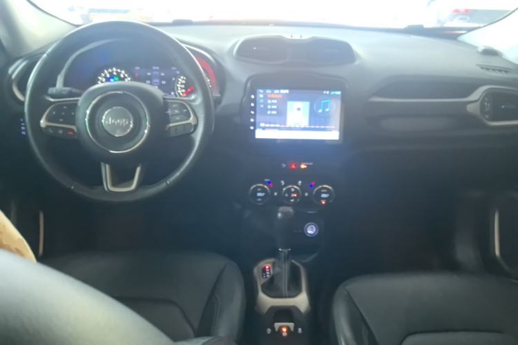 Used Jeep Renegade 2017 180T Automatic Smart Version Center Console