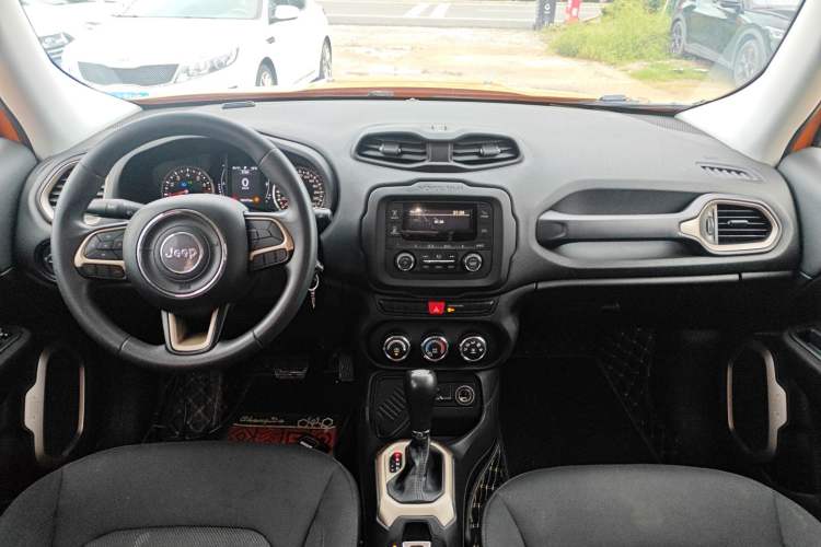 Used Jeep Renegade 2017 180T Automatic Kinetic Edition+ Center Console