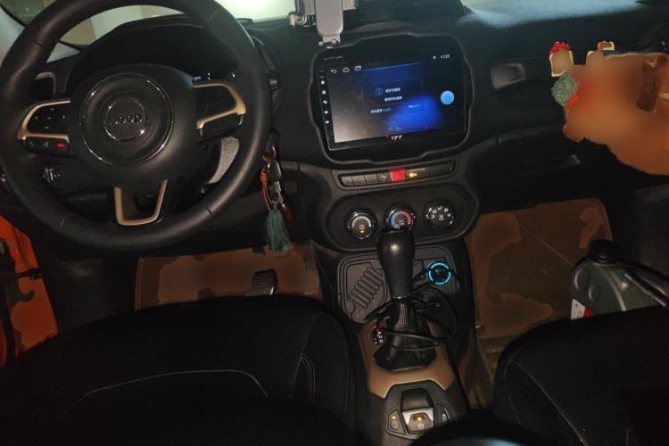 Used Jeep Renegade 2017 180T Automatic High-Energy Version Center Console