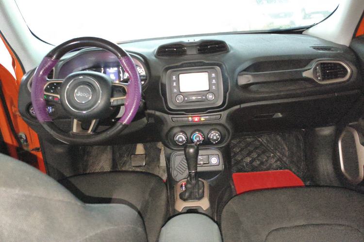 Used Jeep Renegade 2017 180T Automatic High-Energy Version Center Console