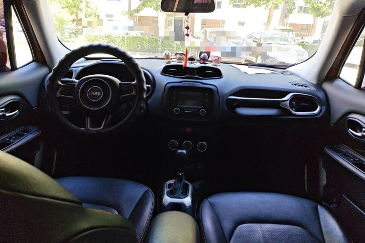 Used Jeep Renegade 2017 180T Automatic High-Energy Version Center Console
