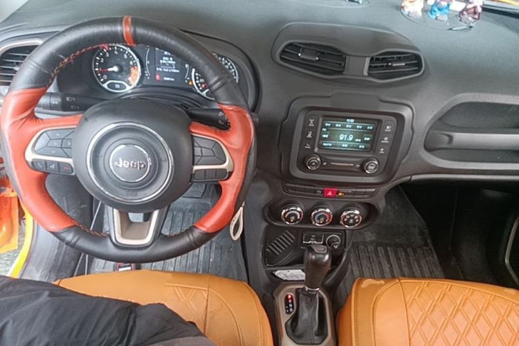 Used Jeep Renegade 2017 180T Automatic High-Energy Version Center Console