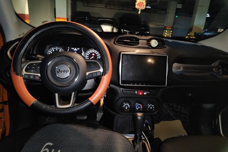 Used Jeep Renegade 2017 180T Automatic High-Energy Version Center Console