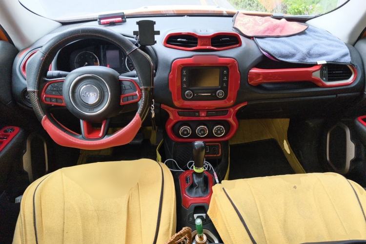 Used Jeep Renegade 2017 180T Automatic High-Energy Version Center Console