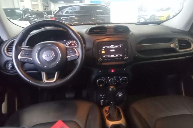 Used Jeep Renegade 2017 180TS Automatic All-Wheel Drive Versatile Edition Center Console