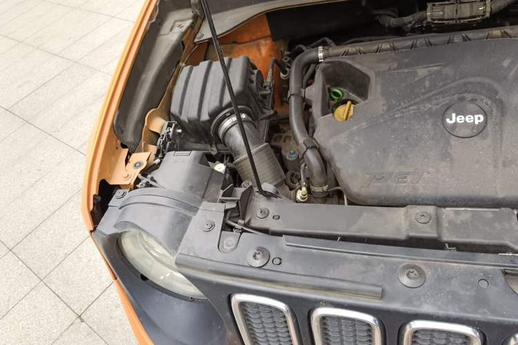 Used Jeep Renegade 2017 180T Automatic High-Energy Version Engine Bay Right