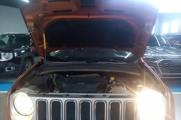 Used Jeep Renegade 2017 180TS Automatic All-Wheel Drive Versatile Edition Engine Bay