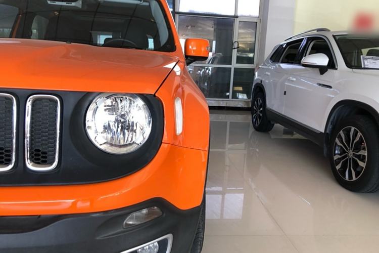 Used Jeep Renegade 2017 180T Automatic High-Energy Version Exterior 14