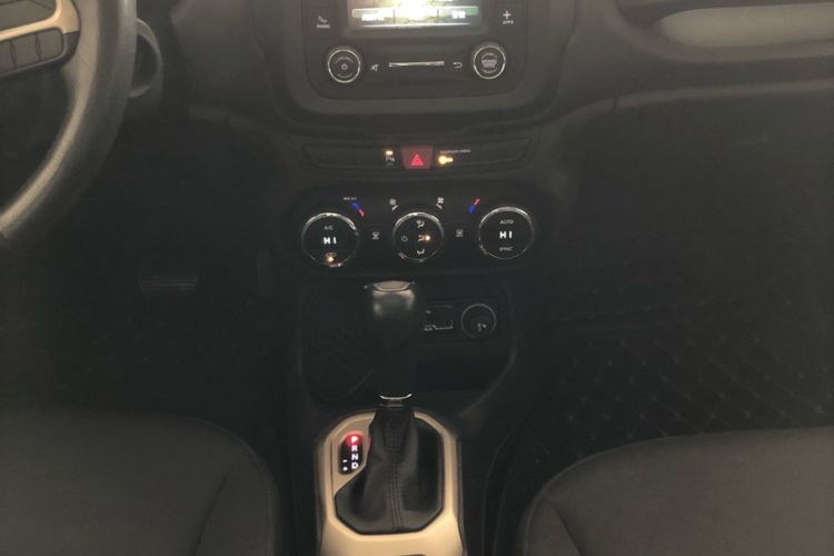 Used Jeep Renegade 2017 180T Automatic High-Energy Version Exterior 2
