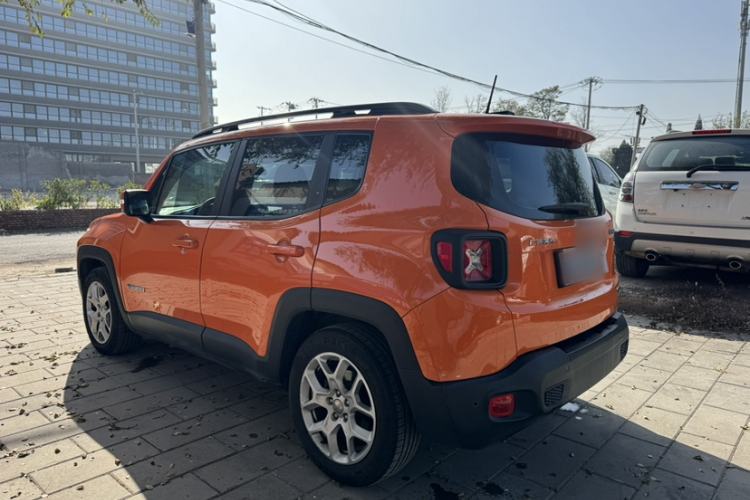 Used Jeep Renegade 2017 180T Automatic High-Energy Version Exterior 2