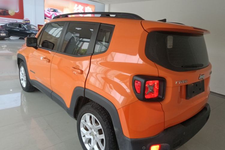 Used Jeep Renegade 2017 180T Automatic High-Energy Version Exterior 2