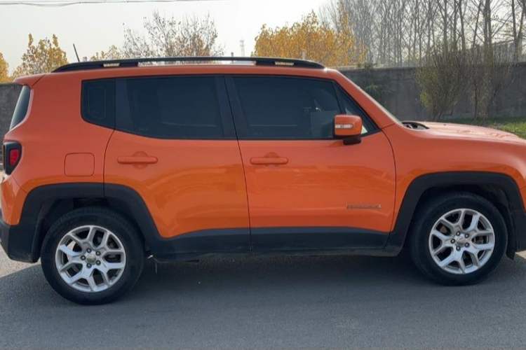 Used Jeep Renegade 2017 180T Automatic High-Energy Version Exterior 2