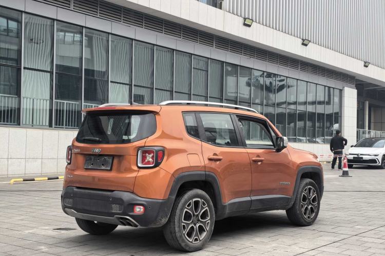 Used Jeep Renegade 2017 180TS Automatic All-Wheel Drive Versatile Edition Exterior 2