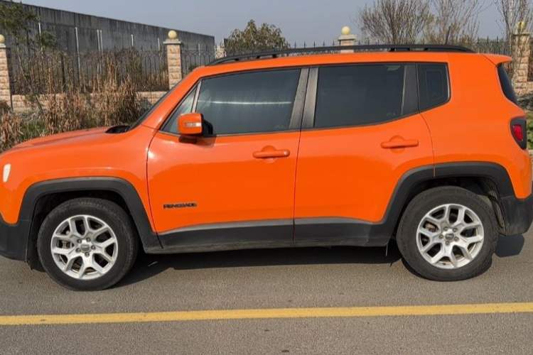 Used Jeep Renegade 2017 180T Automatic High-Energy Version Exterior 3