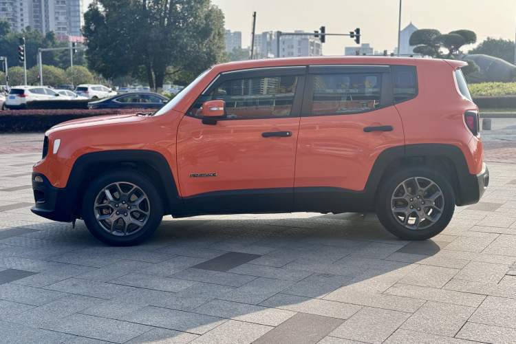 Used Jeep Renegade 2017 180T Automatic Kinetic Edition+ Exterior 3