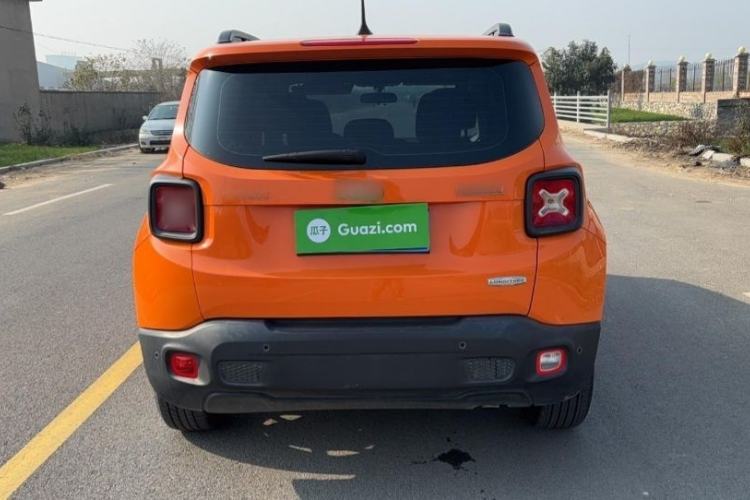 Used Jeep Renegade 2017 180T Automatic High-Energy Version Exterior 4