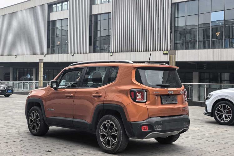 Used Jeep Renegade 2017 180TS Automatic All-Wheel Drive Versatile Edition Exterior 4