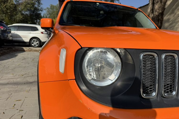 Used Jeep Renegade 2017 180T Automatic High-Energy Version Exterior 5
