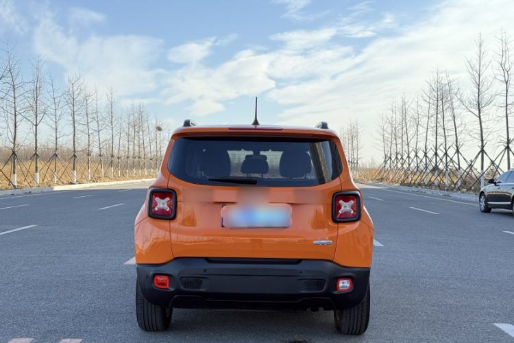 Used Jeep Renegade 2017 180T Automatic High-Energy Version Exterior 5