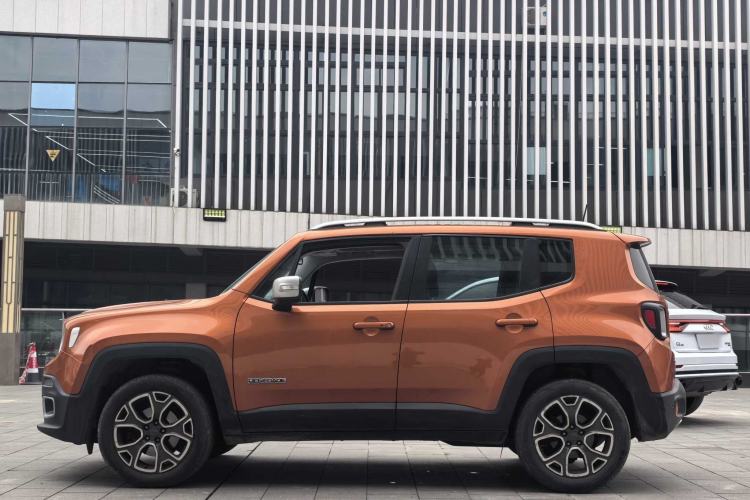 Used Jeep Renegade 2017 180TS Automatic All-Wheel Drive Versatile Edition Exterior 5