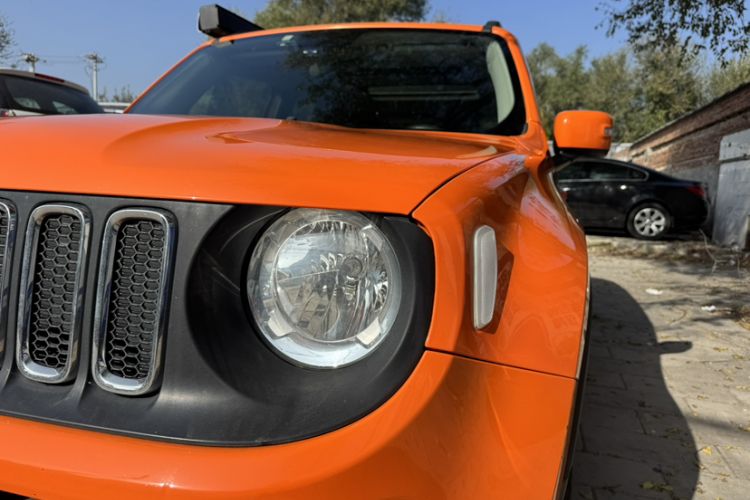 Used Jeep Renegade 2017 180T Automatic High-Energy Version Exterior 7