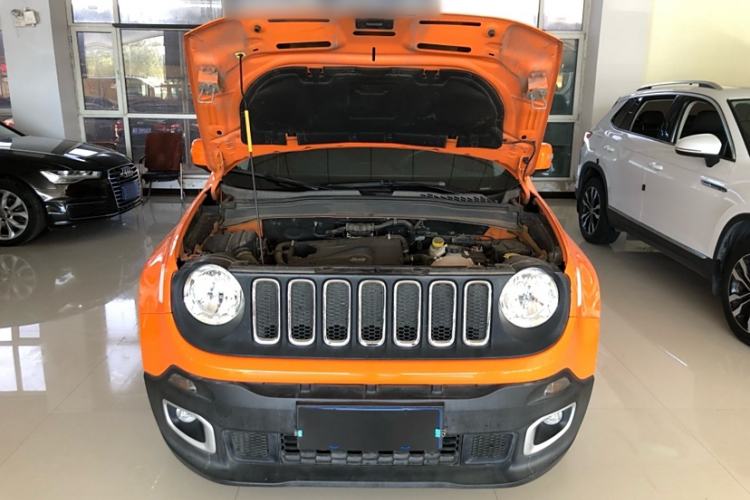 Used Jeep Renegade 2017 180T Automatic High-Energy Version Exterior 9